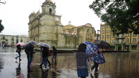Exhorta IMSS a protegerse de enfermedades respiratorias ante la época de lluvias
