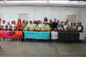 Reconocen a adultos mayores su esfuerzo y dedicación.