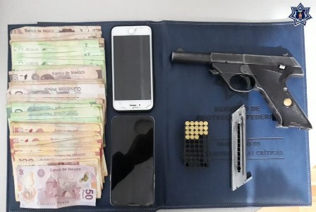 Aseguran 37 mil 150 pesos, dos armas de fuego, dos vehículos y dos teléfonos celulares: SSPO