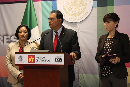 Por el bien de las familias, gasolina a menos de 15 pesos, propone Benjamín Robles