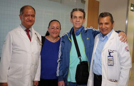 Colocan cirujanos del IMSS el tercer corazón artificial; Funciona de manera portátil con apoyo de baterías