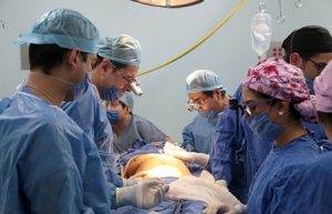 De 100 pacientes que se curan de cáncer con la extirpación de seno, 30% continúa tratamiento hasta la reconstrucción.