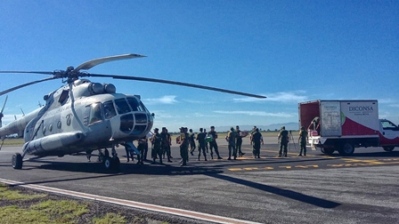 Surten Diconsa, Sedena y Gobierno de Durango vía aérea a población incomunicada por lluvias