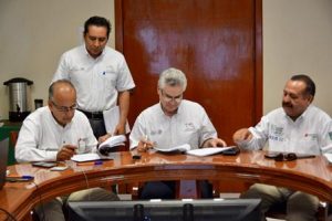 Firman contrato de cesión parcial de derechos