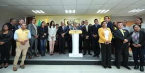 Salario digno, reducción del precio de las gasolinas, inversión a educación, entre otras.