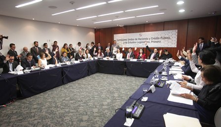 Aprueban comisiones aumentar penas a quien expida facturas falsas