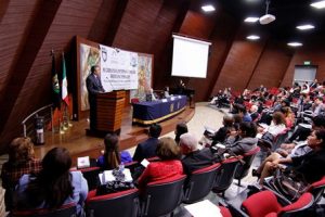 Urge poner a las personas en el centro de las políticas sociales.