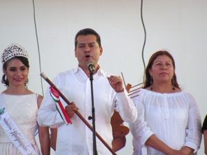 Alcalde en turno y alcaldesa electa.