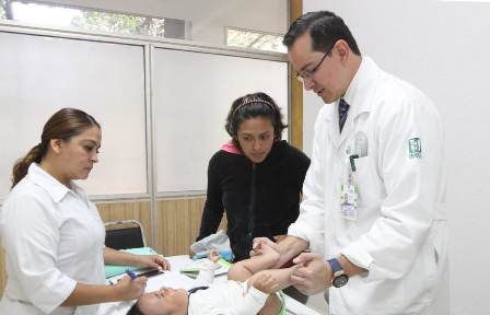 Brinda IMSS tratamiento de pie plano en la infancia para evitar problemas en la vida adulta
