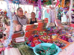 La familia Vivar Rodríguez desde hace más de 30 años establece su puesto.