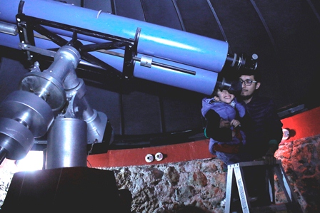 Abarrotan visitantes el Observatorio Astronómico Municipal para ver el eclipse de luna