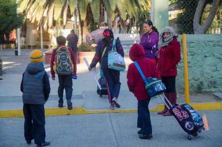Recomienda IEEPO cuidar la salud de escolares por descenso de temperatura