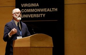 Robert McKenna Brown, rector de VCU.