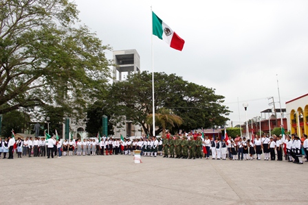 Ceremonia de abanderamiento de escoltas escolares; Celebra Sección 59 Día de la Bandera
