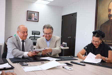 Firman convenio IEEPO y fundación Ver Bien para Aprender Mejor