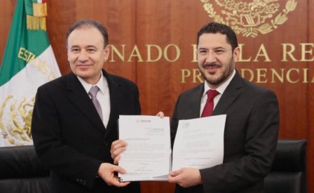 Recibe Martí Batres de Alfonso Durazo la Estrategia Nacional de Seguridad Pública