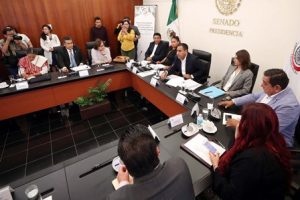 PAN, PRI, PRD y MC abandonaron la reunión extraordinaria.