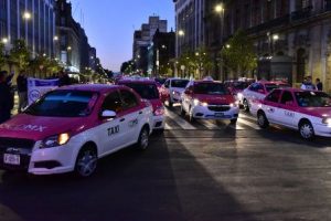 La Ley de Movilidad de la CDMX, en sus artículos 258 y 260, reafirma la ilegalidad del mencionado acuerdo que ha permitido operar al transporte mediante aplicaciones.