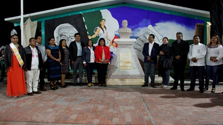 Develan busto de Jaime Torres Bodet en escuela secundaria de Mitla
