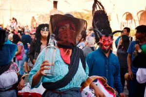 El contingente pasó por diversas vialidades de la capital oaxaqueña.
