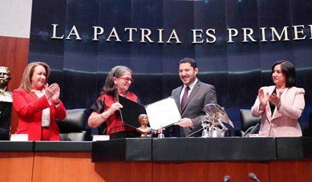 Recibe María Consuelo Mejía Piñeros Reconocimiento “Elvia Carrillo Puerto” 2019