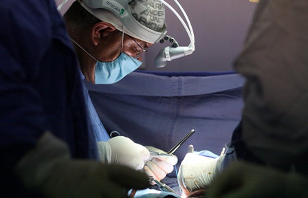 Trasplantan a un mismo paciente corazón y riñón en el Centro Médico La Raza del IMSS