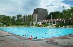 Las instalaciones y servicios están abiertos al público en general.