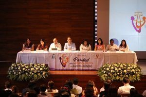  En razón de género