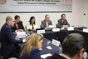 Además, el tiempo de transición que se establece para lograr el objetivo del acuerdo comercial.