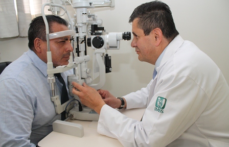 Ofrecen especialistas del IMSS tratamiento para el queratocono, enfermedad de la córnea