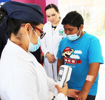 Por labor altruista, reciben reconocimiento alumnos de la Escuela de Negocios de la UAO