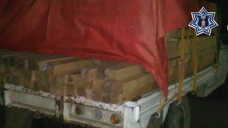 Detienen a persona por no acreditar procedencia de madera, en la Mixteca