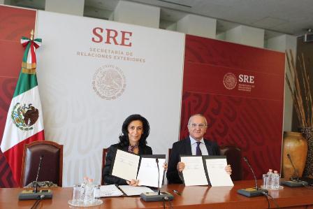 Firman Memorándum de Entendimiento para la atención de víctimas de crímenes de odio en EU