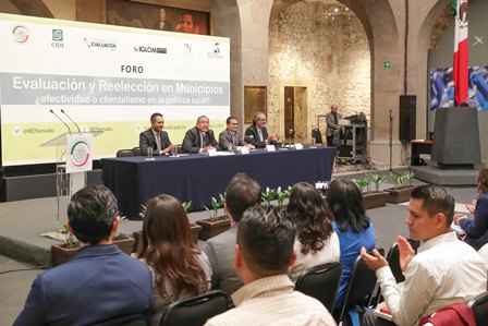 Analizan investigadores reelección electoral de alcaldes y legisladores