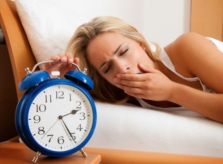 Personas que duermen poco deben mantener una vida social activa y realizar ejercicio físico