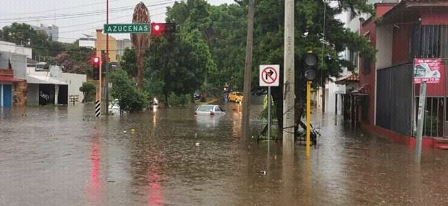 Deja tromba inundaciones y caída de un rayo y árboles en municipios de Valles Centrales