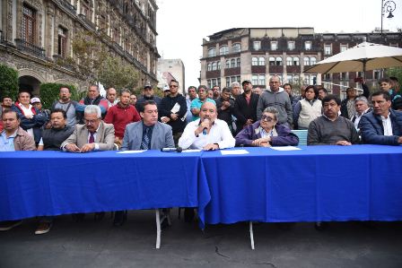 Se oponen transportistas a ser empresa