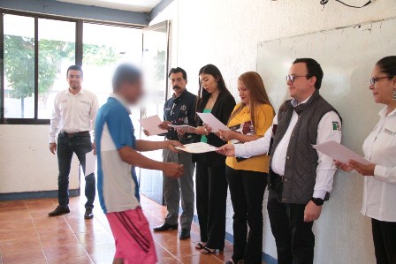 Jóvenes privados de su libertad crean libro de historietas