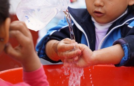 Higiene y alimentación balanceada en niñas y niños, previene infecciones recurrentes de garganta: IMSS
