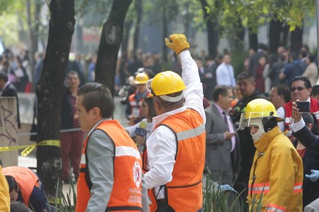 Participa Senado en Macrosimulacro para conmemorar los sismos de 1985 y 2017