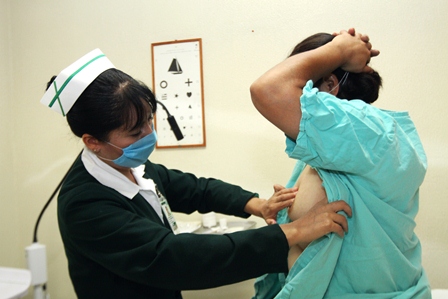 Con técnica aloplástica y uso de tejido muscular, realiza IMSS reconstrucción mamaria
