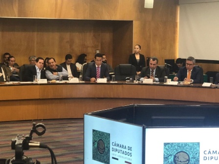 Advierten empresarios a diputados del riesgo de cancelar sellos digitales por error