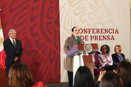 Llama Mónica Fernández Balboa a combatir violencia contra las mujeres desde todos los frentes