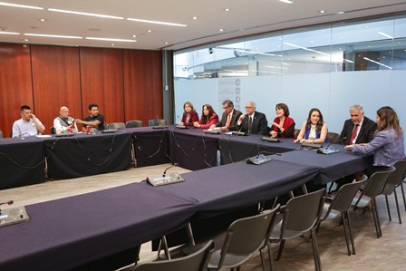 Familiares de menores enfermos de cáncer protestan por desaparición del Seguro Popular