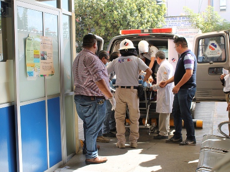 Atiende Red de Servicios de Salud a accidentados de autobús: Donato Casas