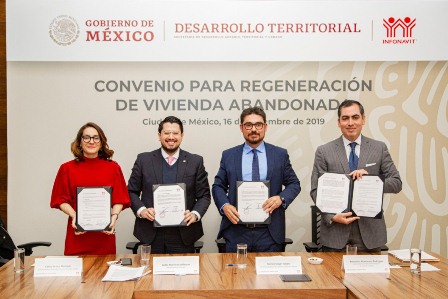 Firman convenio Sedatu e Infonavit para recuperar 171 mil viviendas abandonadas
