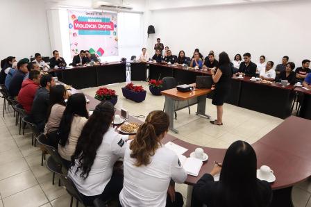 Capacitan a personal de Seguridad Pública para prevenir la violencia digital