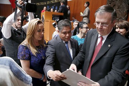 Pide senador Víctor Fuentes a Marcelo Ebrard que cancele asilo a Evo Morales