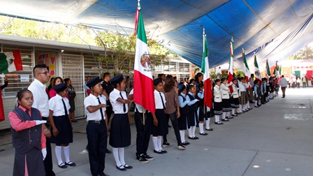 Abandera Sección 59 del SNTE a Escoltas Escolares