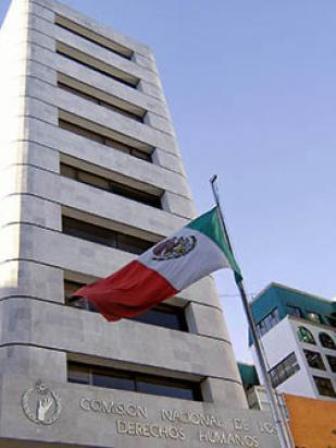 Condena CNDH actos de violencia en contra de familiares de los 43 normalistas de Ayotzinapa